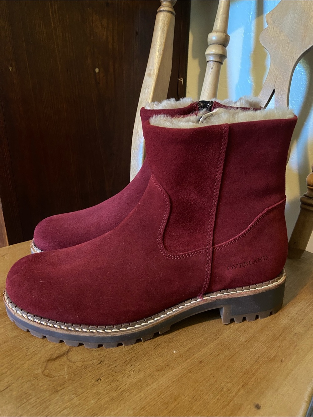 NWOB Overland Calib Suede Sherpa Maroon Booties Boots Size 39 9